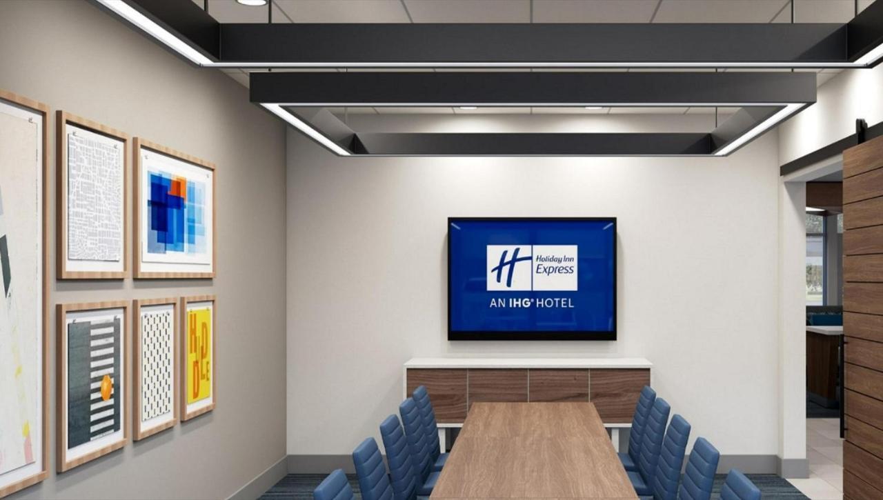 Holiday Inn Express & Suites - Hollister By Ihg Exterior photo