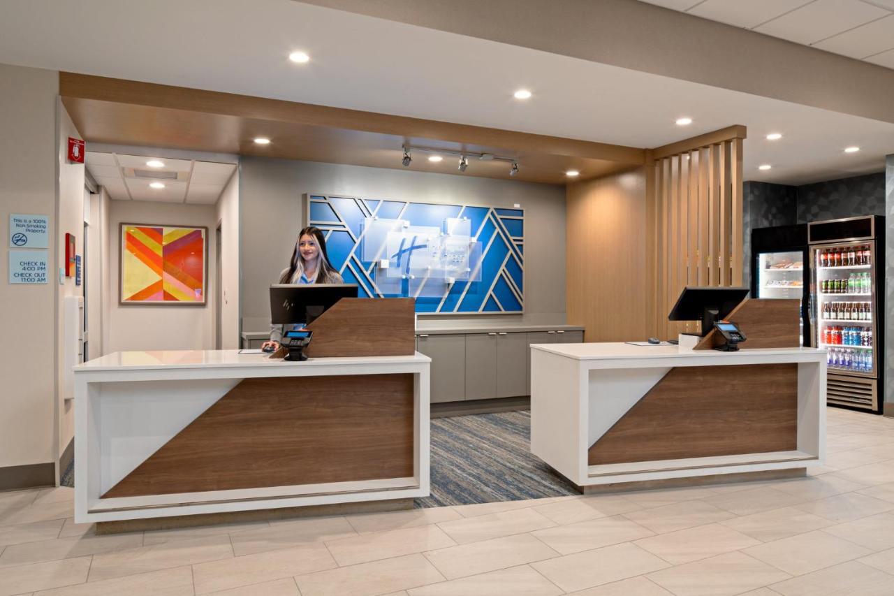 Holiday Inn Express & Suites - Hollister By Ihg Exterior photo