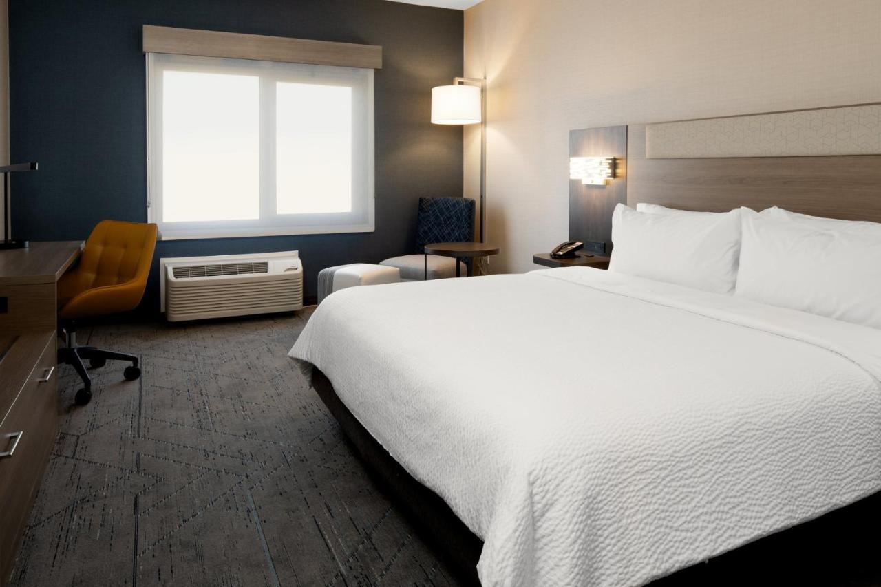 Holiday Inn Express & Suites - Hollister By Ihg Exterior photo