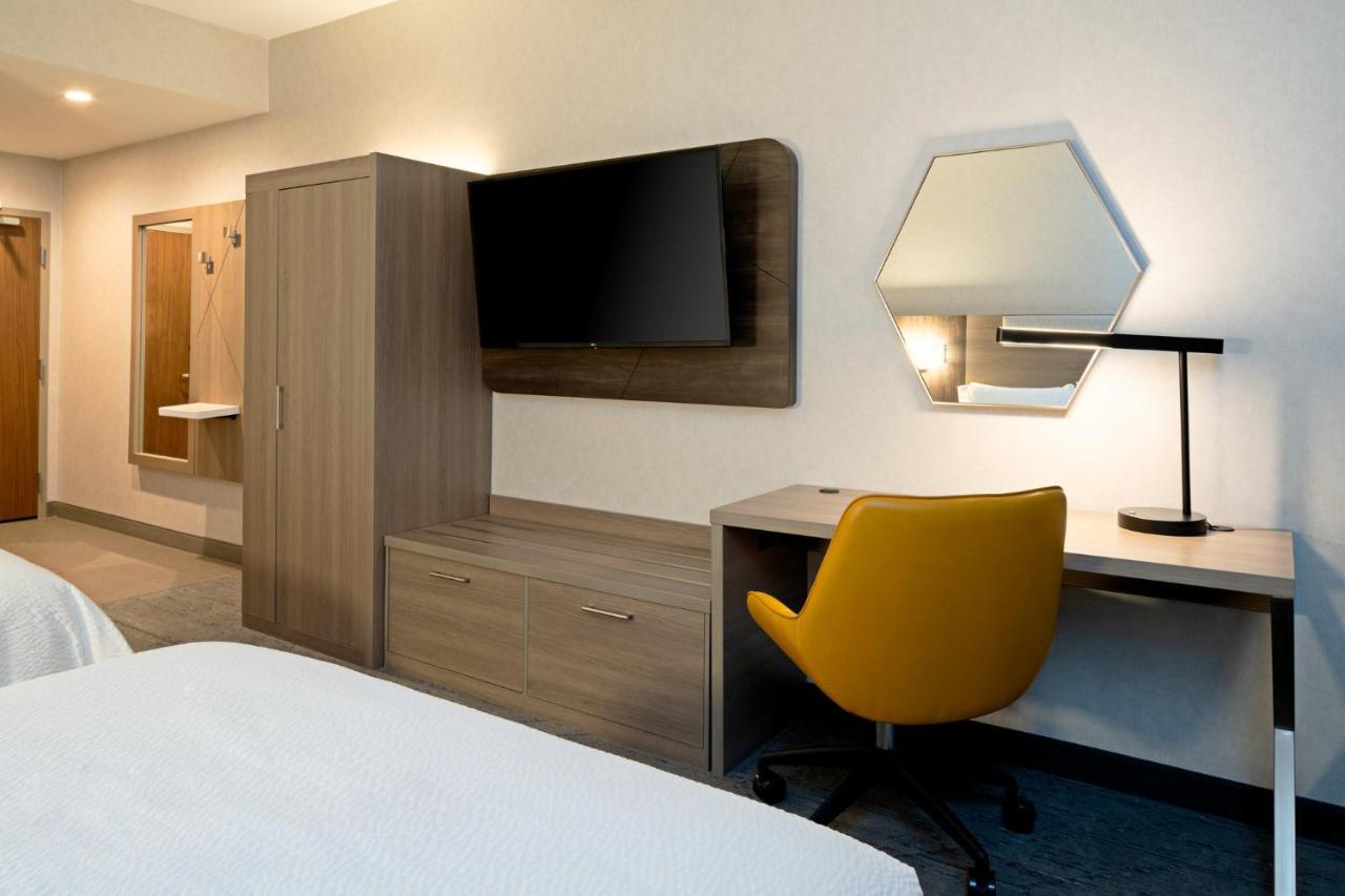 Holiday Inn Express & Suites - Hollister By Ihg Exterior photo