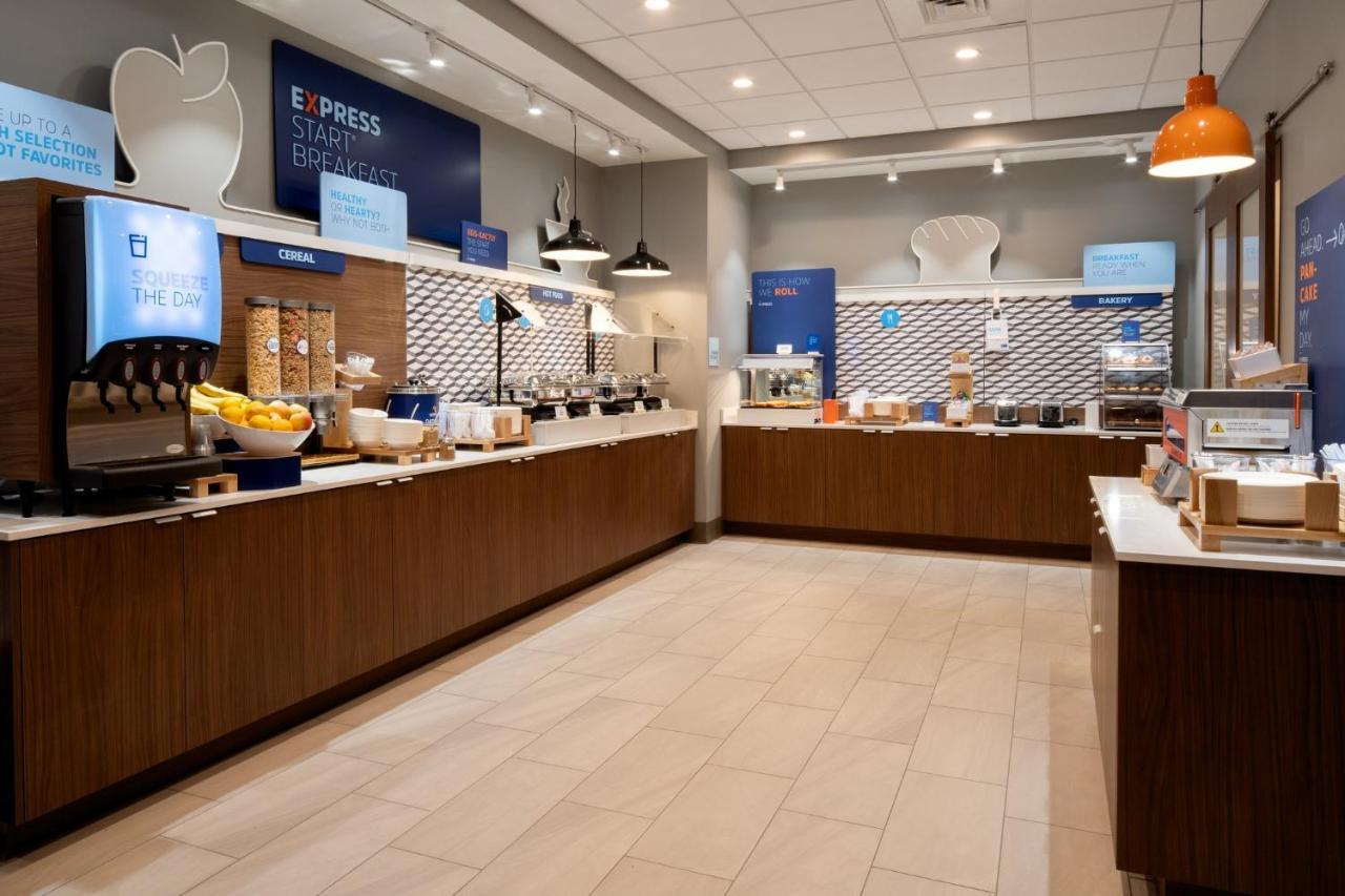 Holiday Inn Express & Suites - Hollister By Ihg Exterior photo
