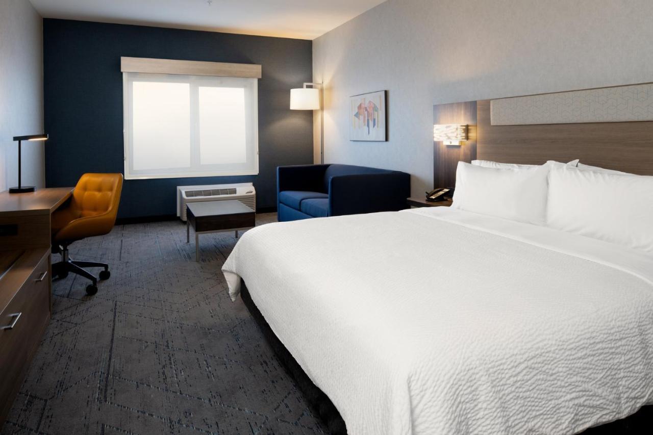 Holiday Inn Express & Suites - Hollister By Ihg Exterior photo