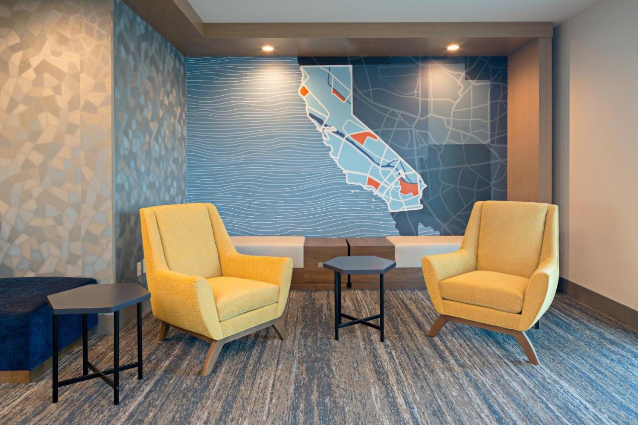 Holiday Inn Express & Suites - Hollister By Ihg Exterior photo
