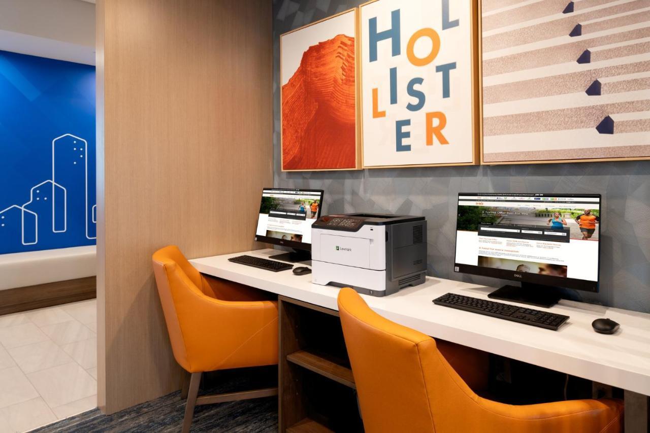 Holiday Inn Express & Suites - Hollister By Ihg Exterior photo