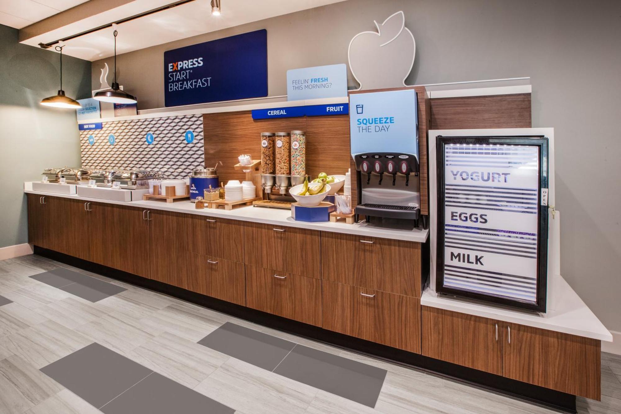Holiday Inn Express & Suites - Hollister By Ihg Exterior photo